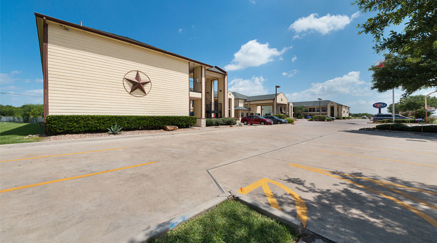 Lone Star Inn & Suites Victoria Exterior